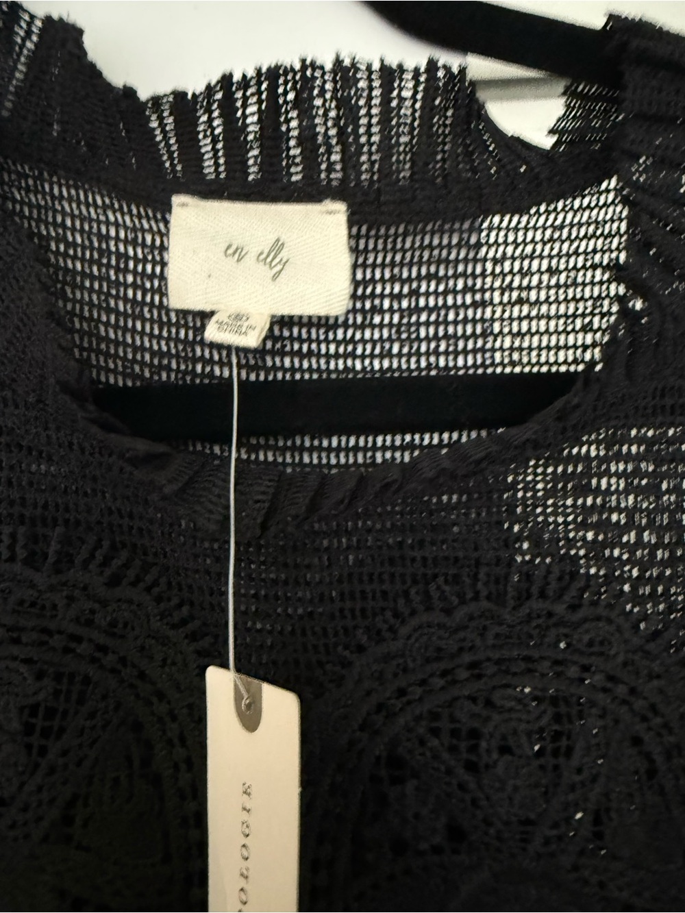 En Elly Anthroplogie Black Lace-Accent Velvet Women's Top - Picture 4 of 9